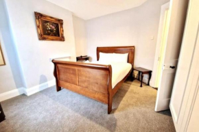 Stay at Granny's, 4 bed terrace on Iconic Canal